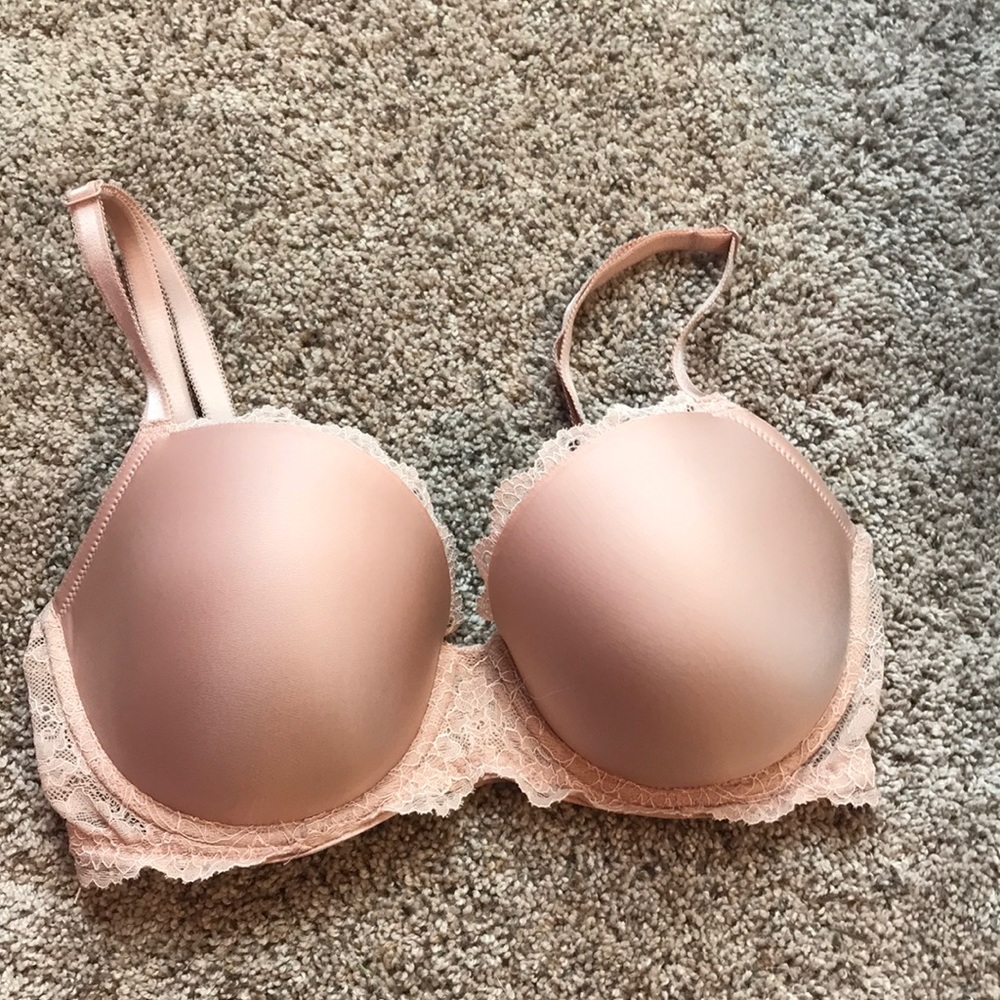 Victoria Secrete Bra size 32DDD